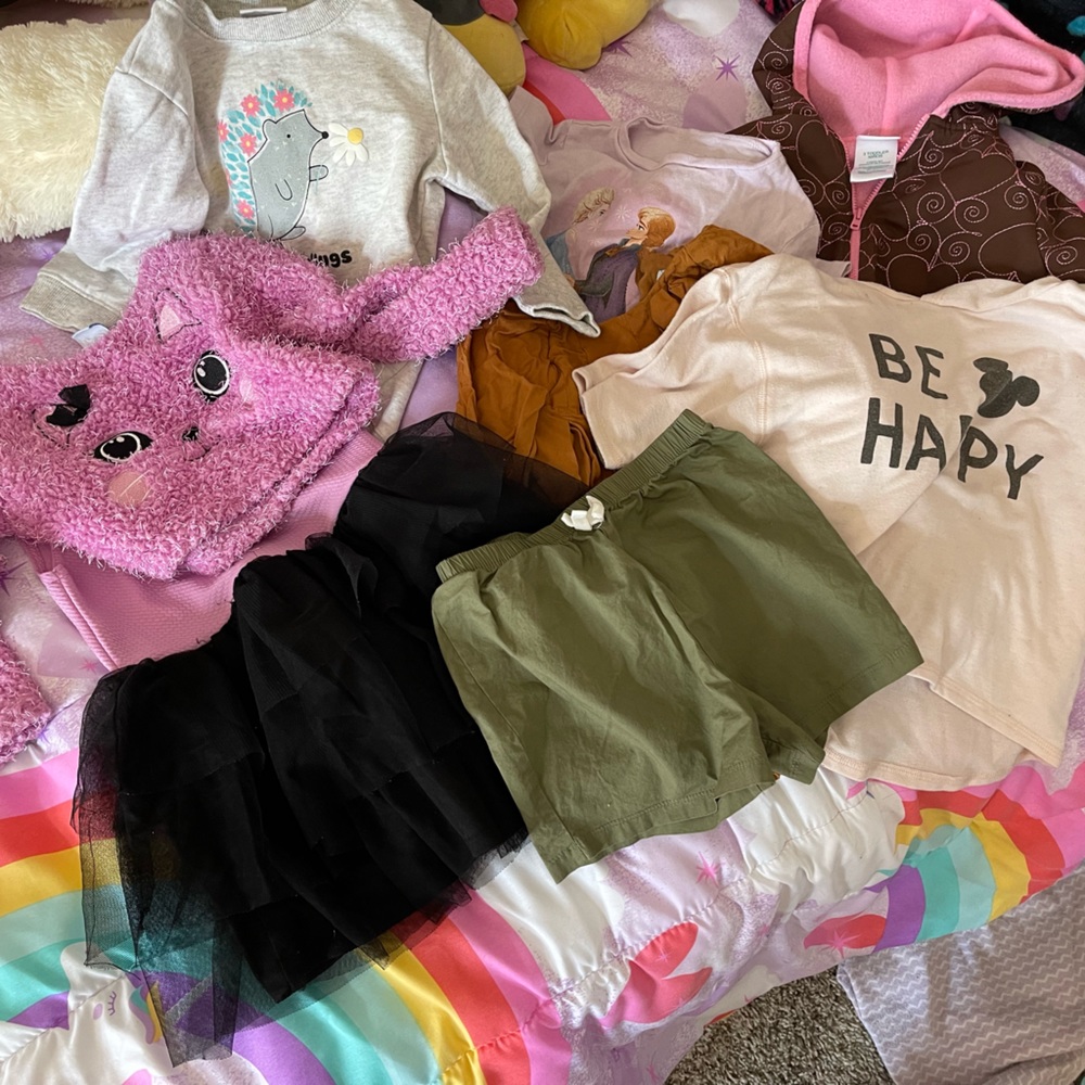 Lot of 3T girls clothes. They are all included in the box
